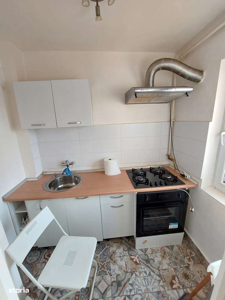 COMISION 0, Garsoniera 18mp, Et.3,  Central - Imagine principală: 3/4