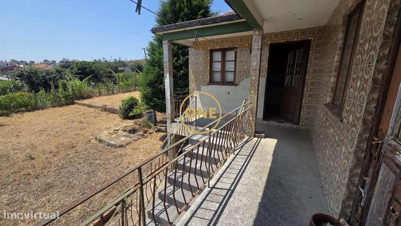 Moradia T4 para Restauro em Lousado com Projeto Aprovado-15