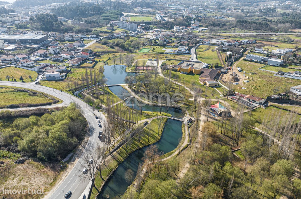 Terreno Urbano com 2280m2 Centro Freamunde, Paços de Ferreira