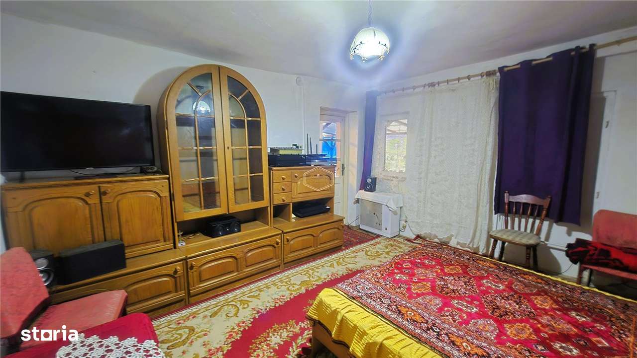 VIDEO | Casa cu 4 camere, terasa si dublu acces | Soarelui, langa Unio-13