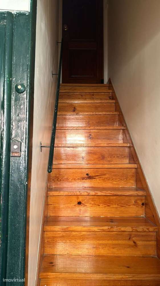 Prédio, cave, rés do chão e 1º andar - Grande imagem: 5/5