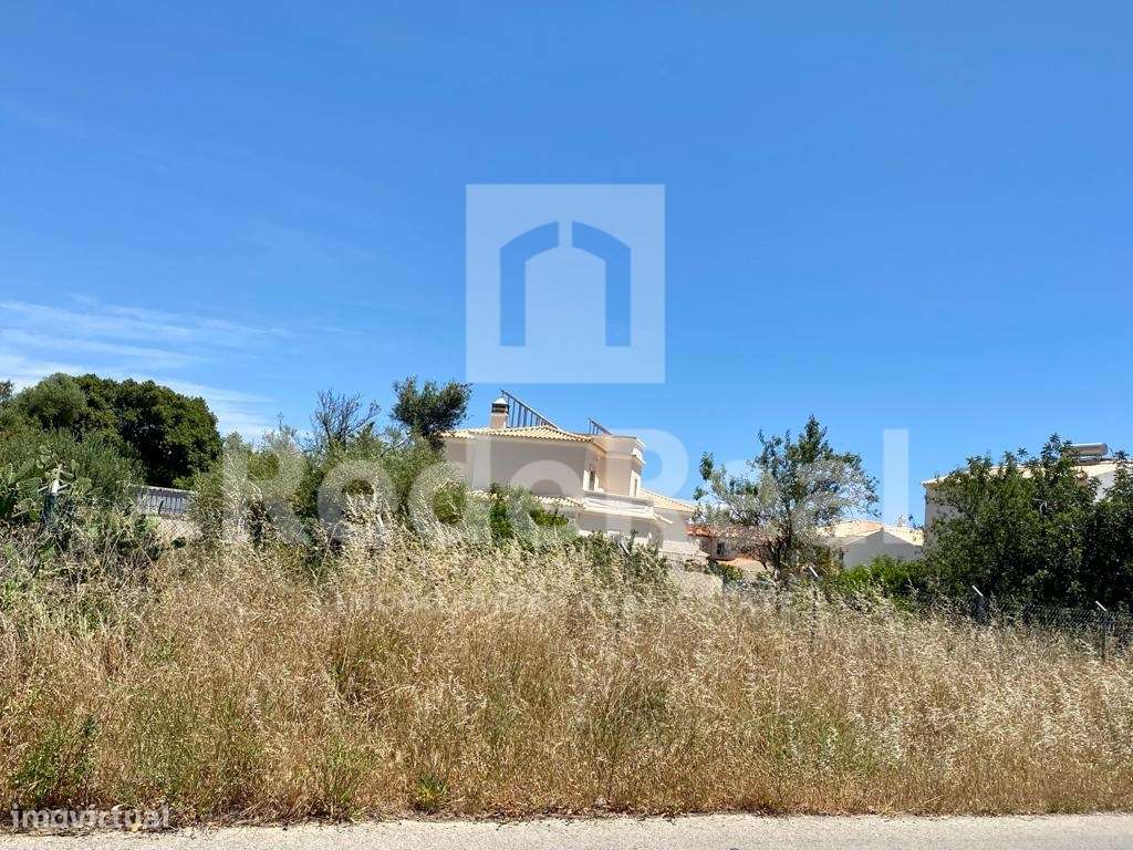 Lote de 600 m2 em Urbanização calma - Grande imagem: 2/12