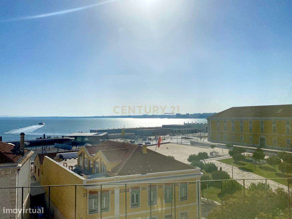 Prédio com vista rio, composto por 6 andares, sendo uma fração por and - Grande imagem: 3/20