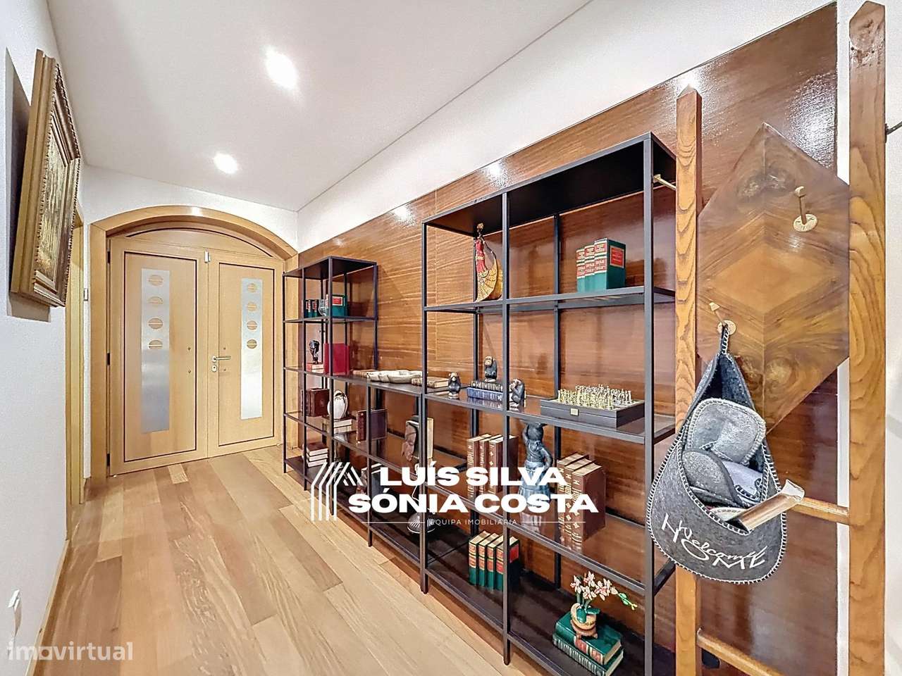 Moradia T4 Excelente Estado e Áreas | 2 Suites, Jacuzzi, Painéis...-8