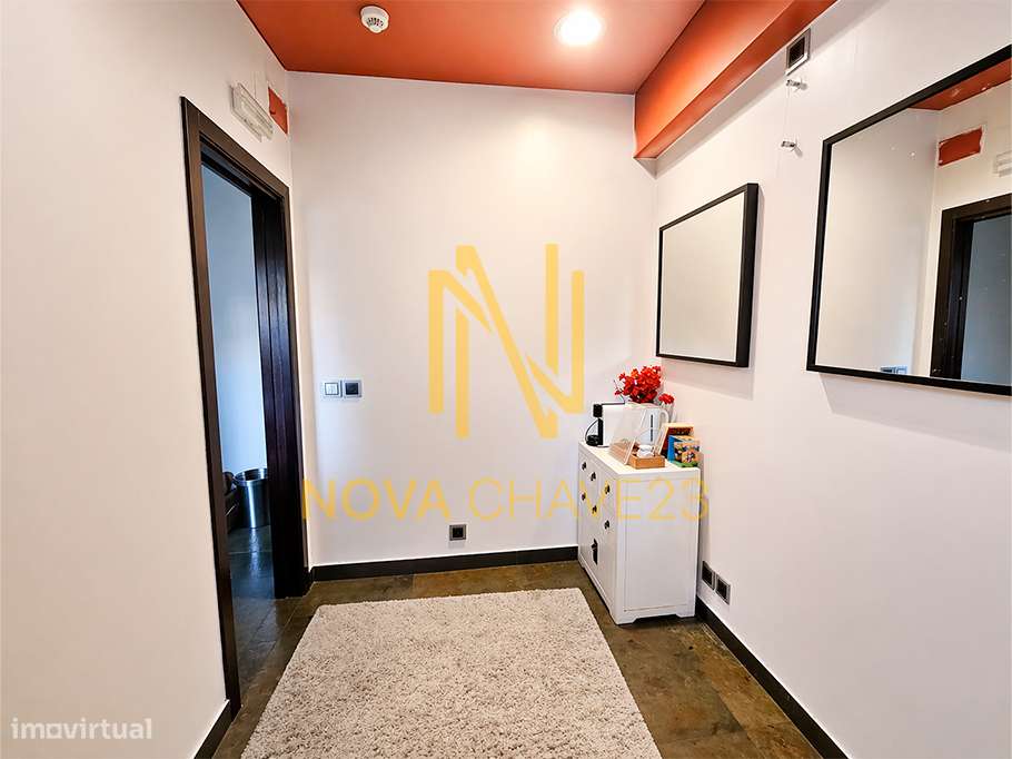 Oportunidade Única na Parede - Loja convertida em Habitação - Ap. T2-3