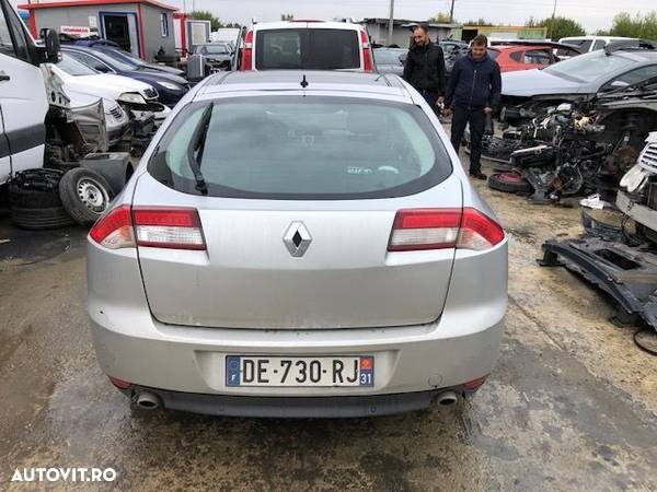 Dezmembrez Renault Laguna 3 an 2008 2.0 150cp Xenon - 2