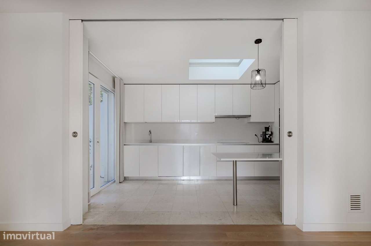 Moradia T4 com Piscina e Terraços Panorâmicos, Parede-17