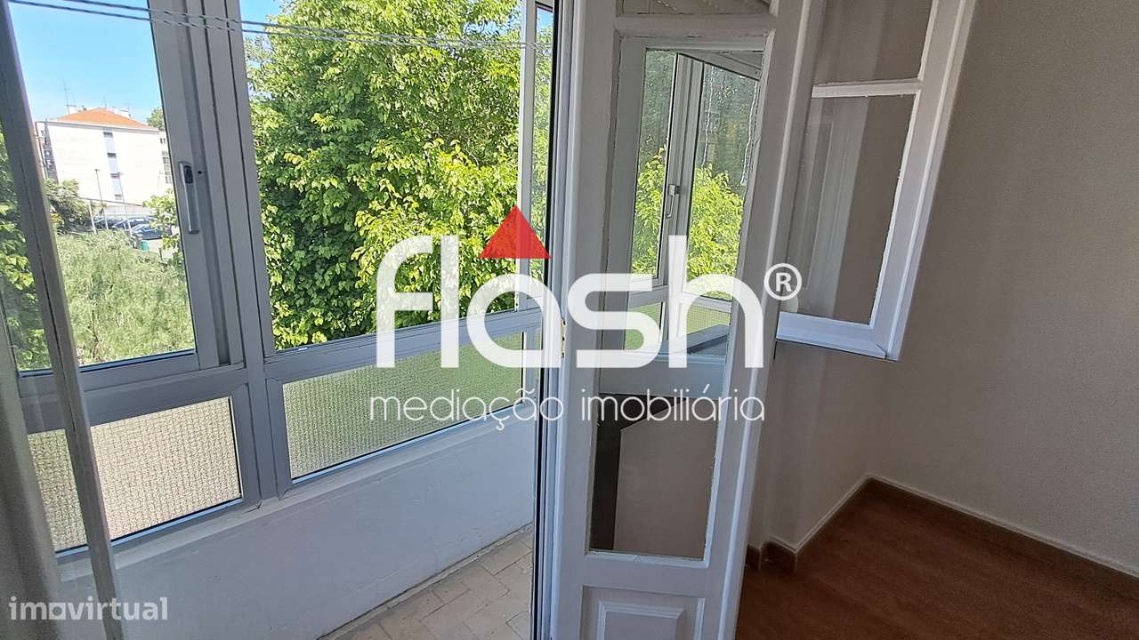 Apartamento T4 nas Mercês-32