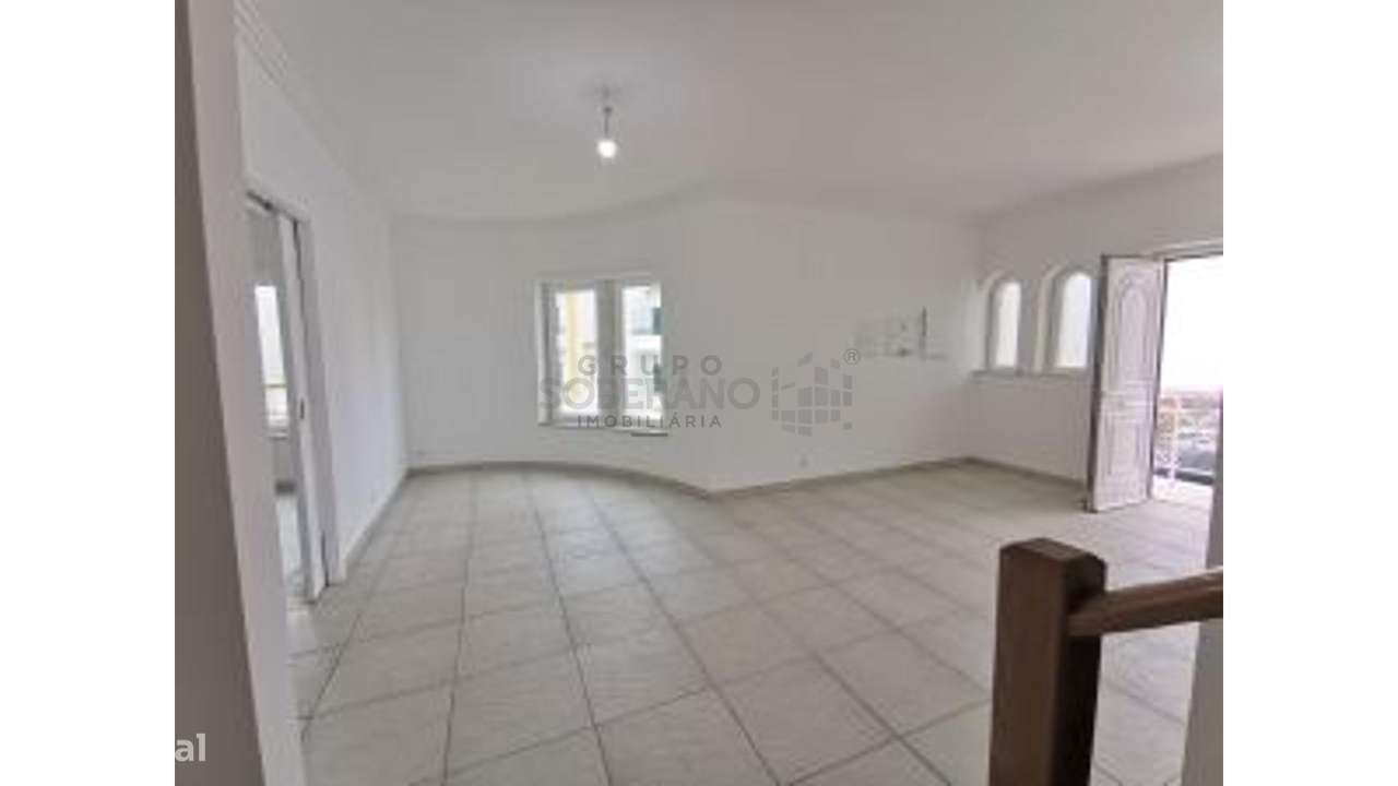 Moradia Geminada T3 em Ericeira-10