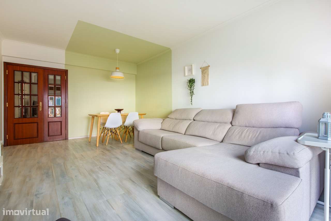 Santa Marta do Pinhal/Corroios-Apartamento de 3 assoalhadas-remodelado-3