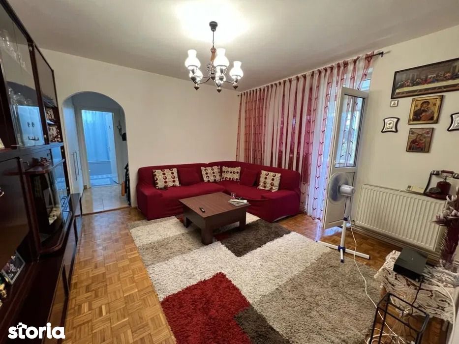 Apartament cu 3 camere de vânzare în Gheorgheni