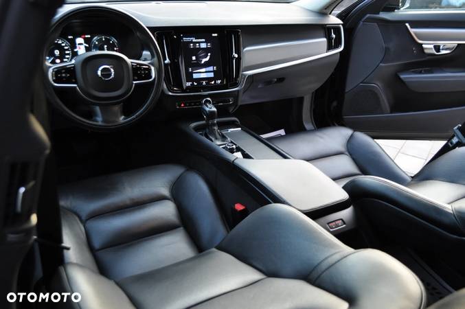 Volvo V90 D3 Momentum Pro - 34