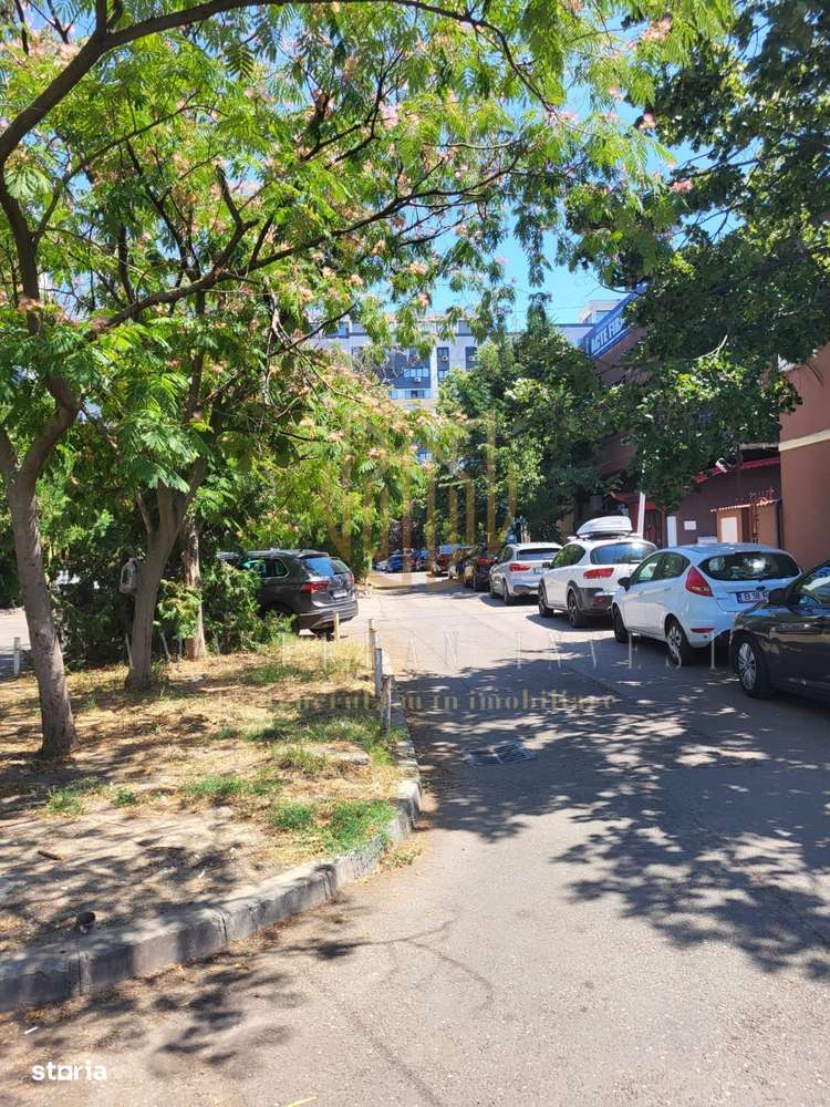 Piata Muncii garsoniera la curte-2