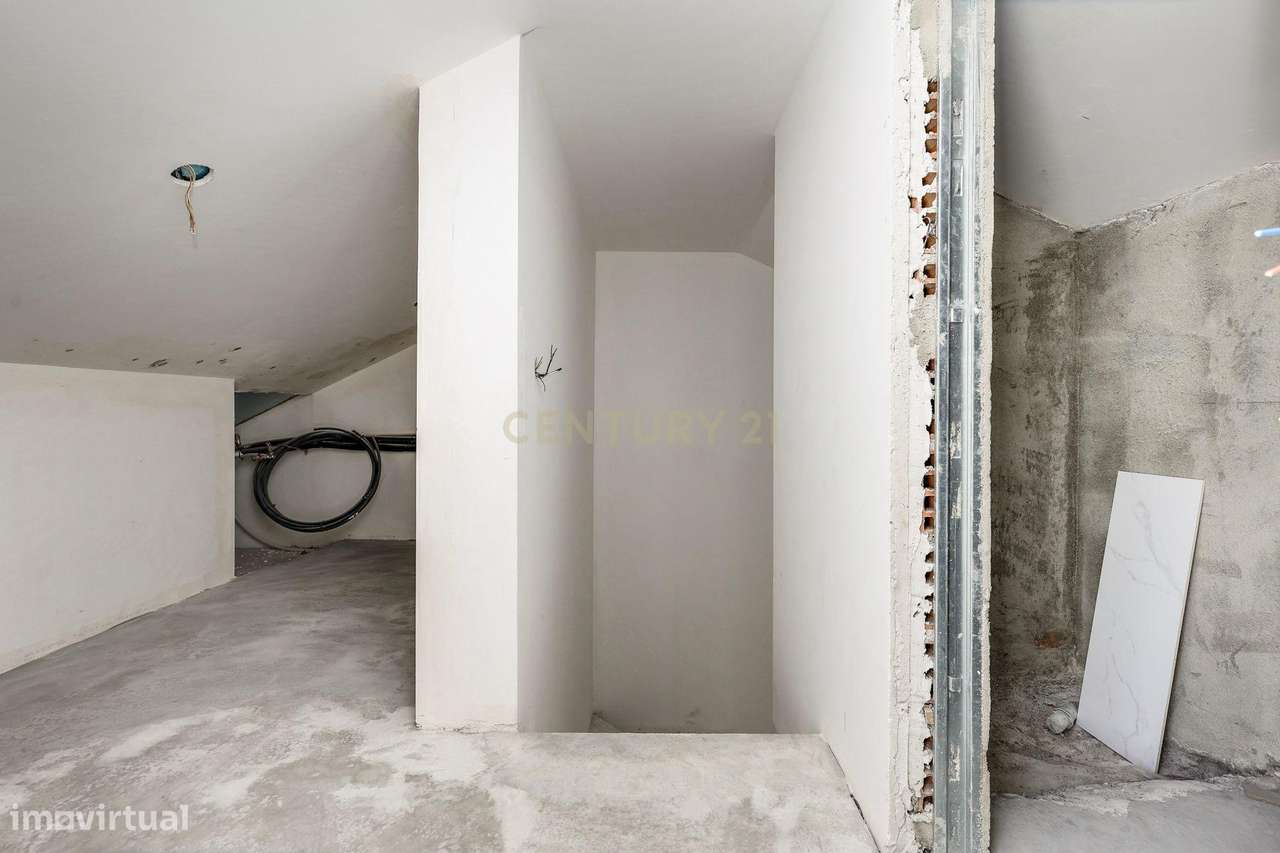 Moradia T4 com piscina em Caneças-42