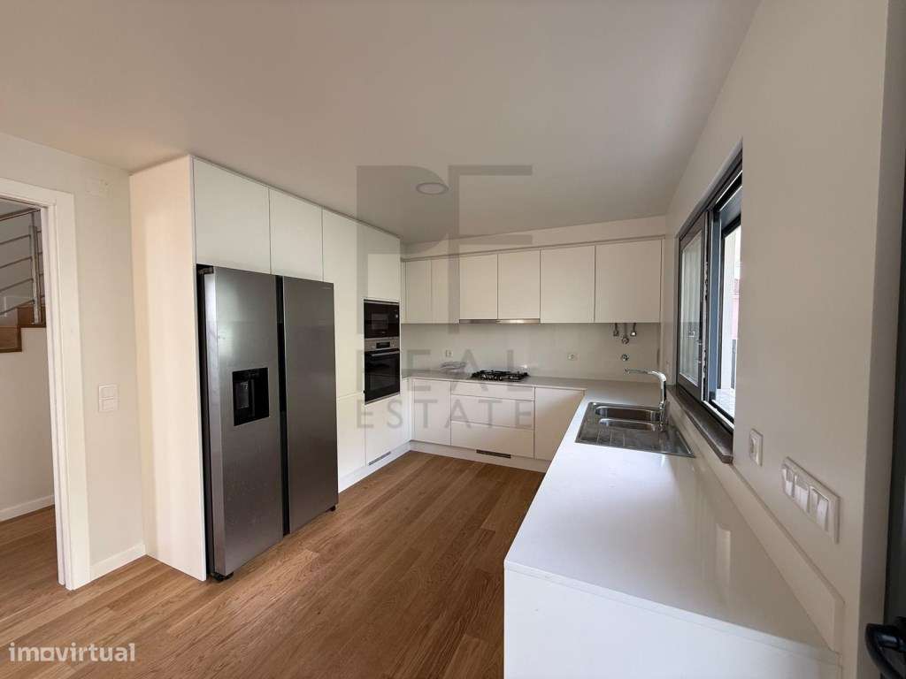 Moradia Independente T4 - Bicesse-12