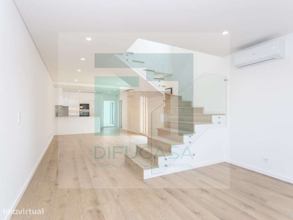 R084_2_Moradia Geminada T3+1-10