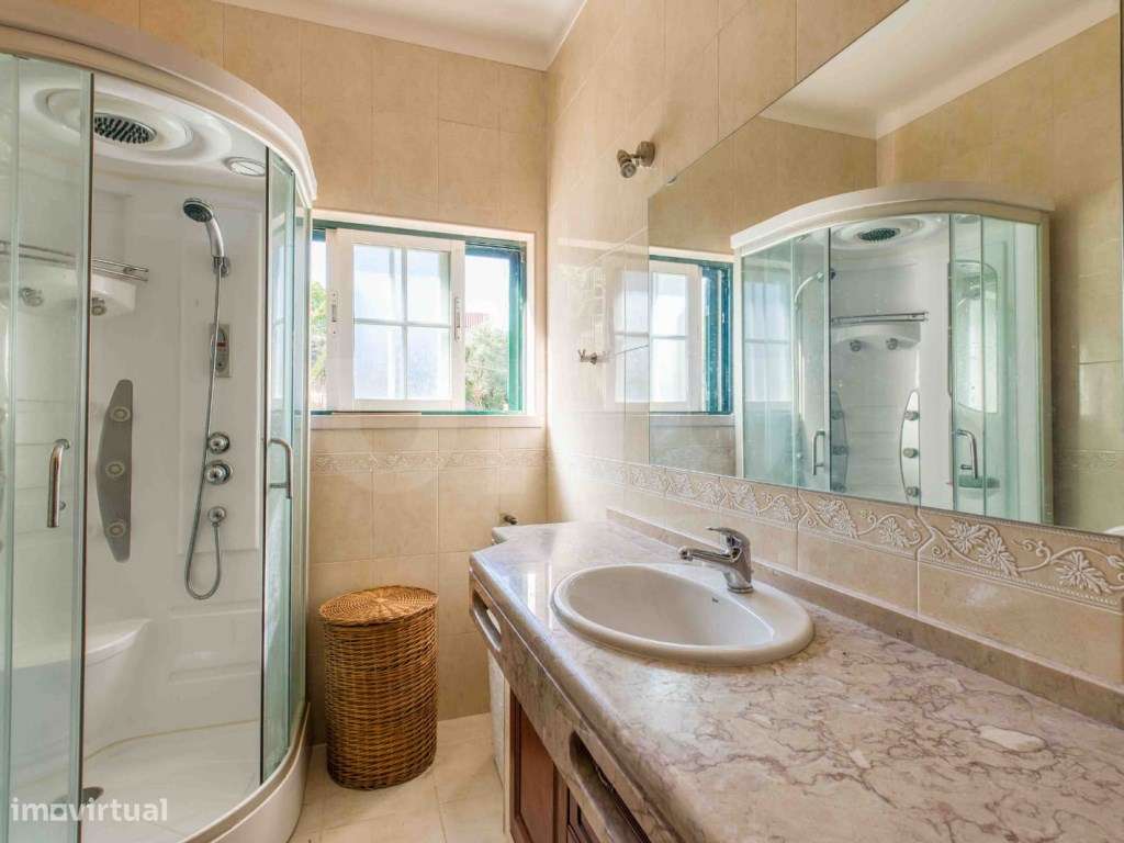 Moradia T3+3 para venda em Santarém.-23