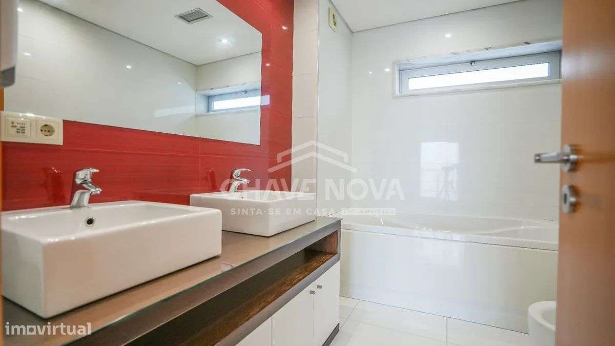 Moradia Geminada V4, situada em Pedroso,Carvalhos Vila Nova de Gaia.-20