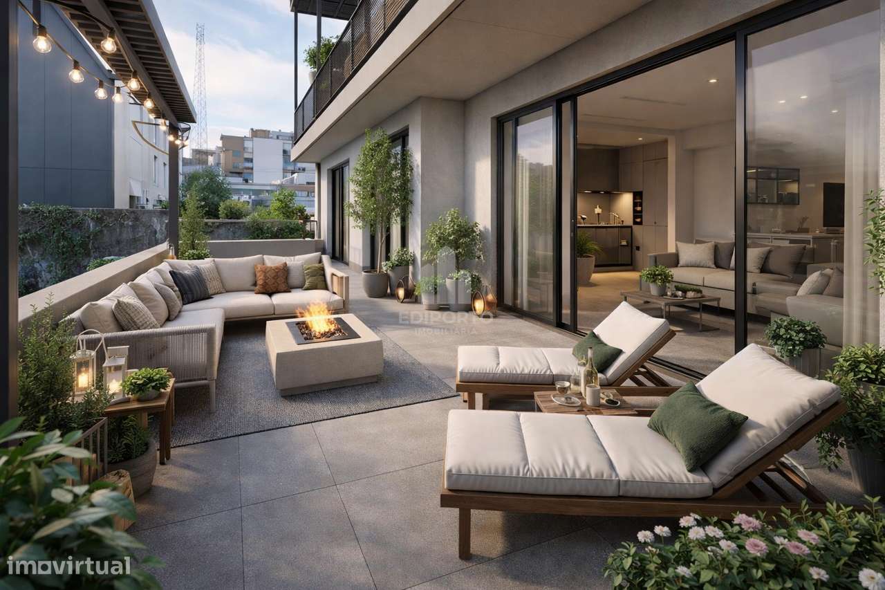 Apartamento T2 com terraço e garagem localizado a 5minutos a pé da Est-0