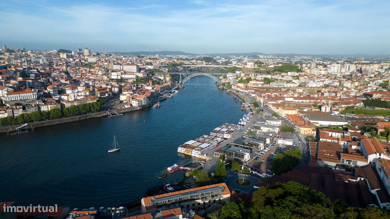 T2 +1 com 102 m² | Varanda | Perto do Metro e Baixa Ribeirinha-23