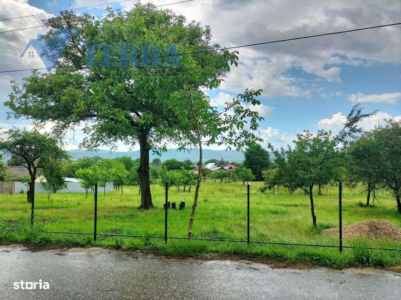 Vând teren pentru casă la circa 8 km de Mioveni.-0