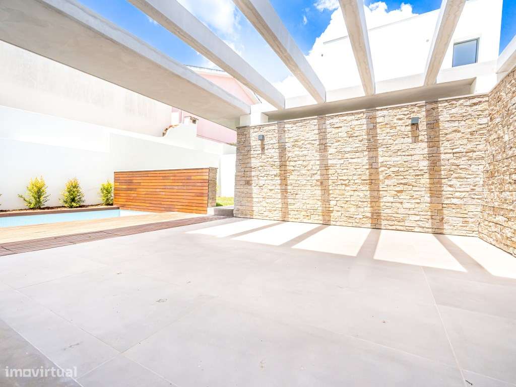 Moradia T4 unifamiliar, moderna, com piscina e estacionamento, Bice...-14