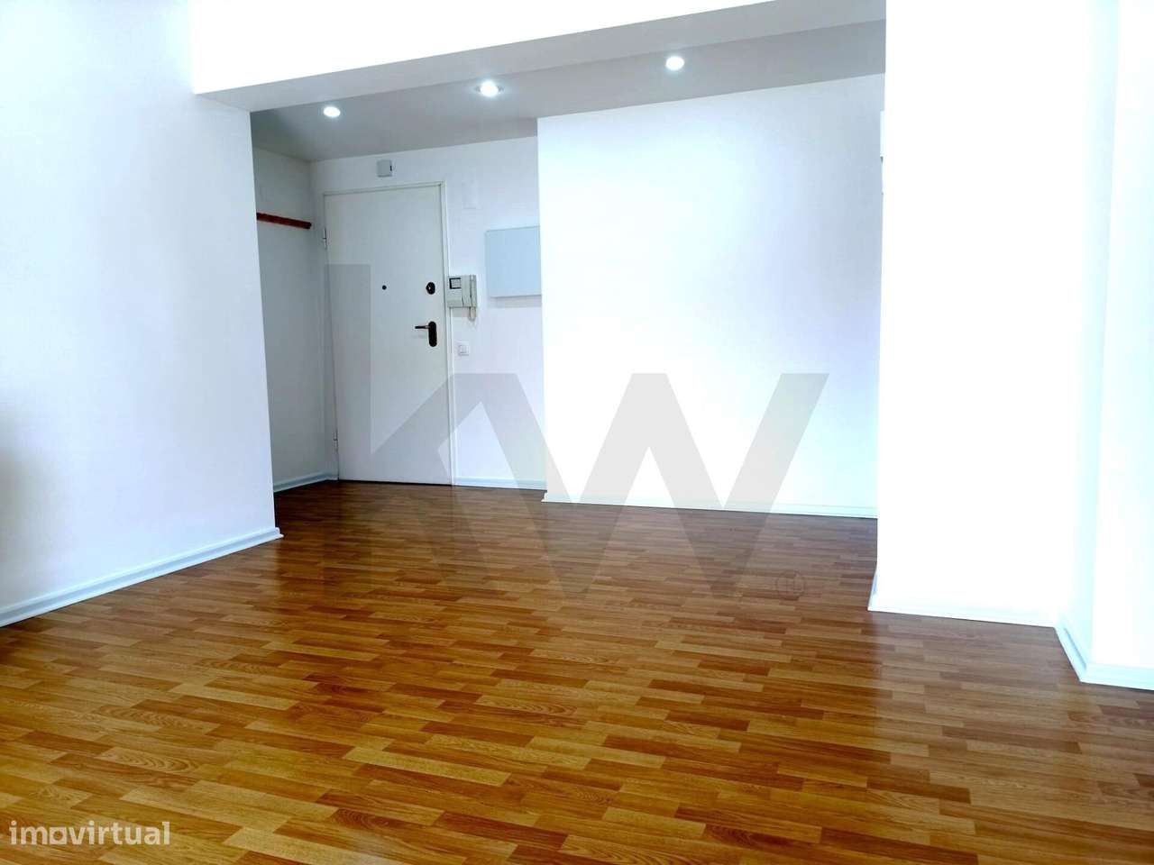 T2 com Varanda em Condomínio de referência no Beato.  Estacionamento e - Grande imagem: 4/16