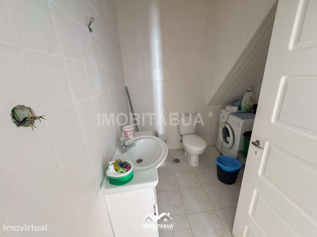 Espaço comercial com habitação T5 no centro da vila-34