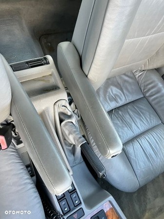 BMW E32 730i V8 wnętrze fotele kanapa skóra elektryka boczki roleta dekory drewno roleta podsufitka - 9