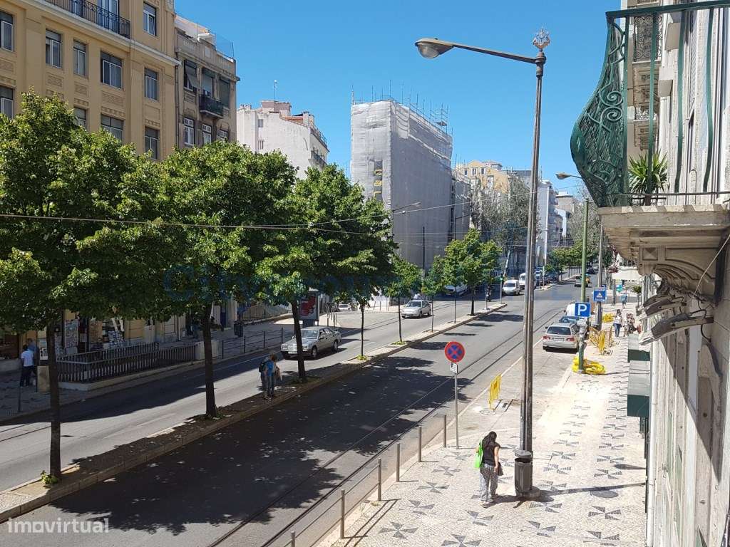 Loja com 234 m2 em plena Av. Almirante Reis - Grande imagem: 2/3