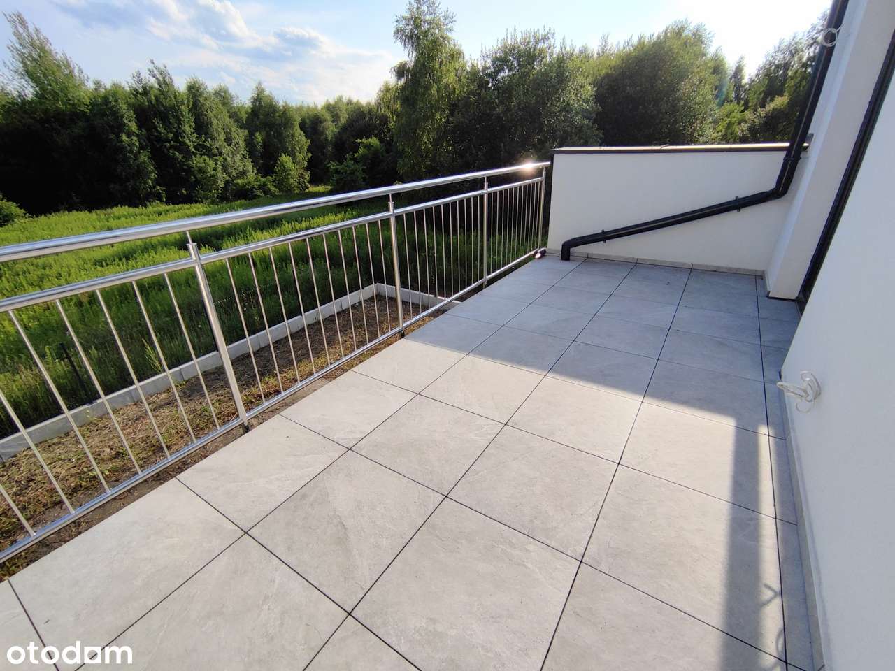 Nowoczesny dom 4 pokoje z garażem i klimatyzacją-0