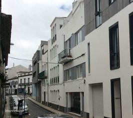 Apartamento T4 + 1 no centro da cidade de Ponta Delgada | Varanda | Te