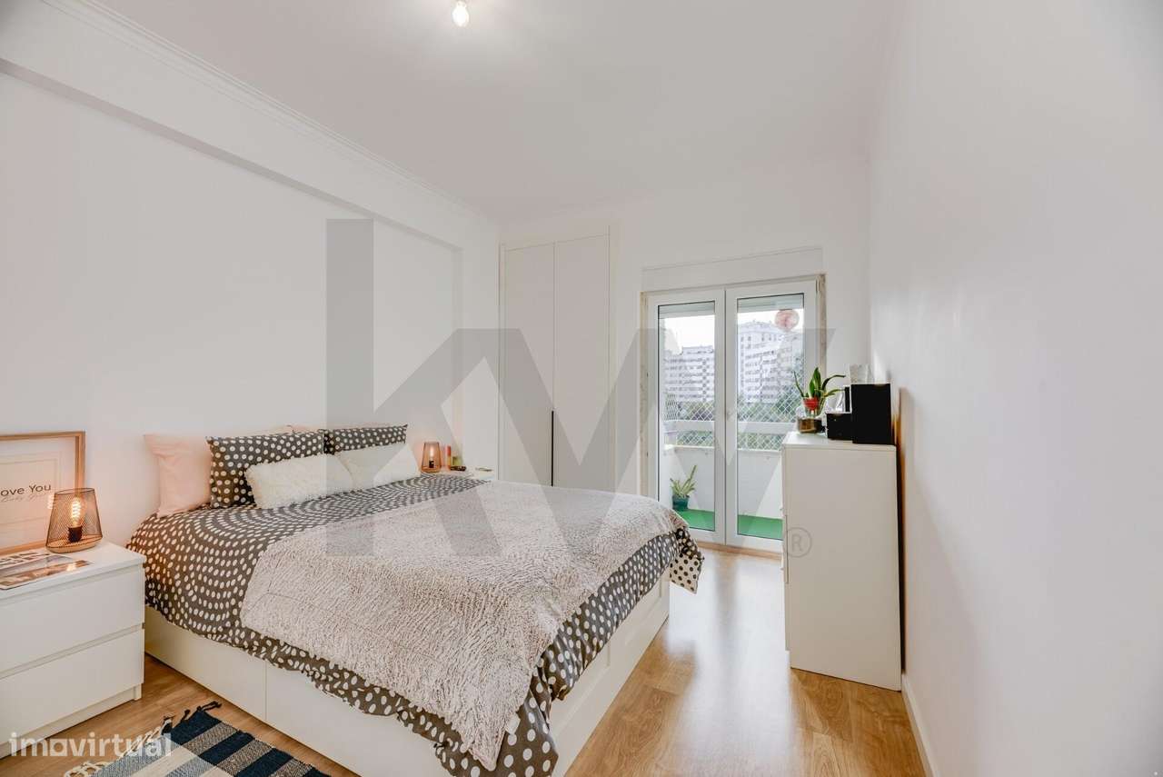 Apartamento T2 totalmente renovado com Suite, Varanda e Arrecadação na-19