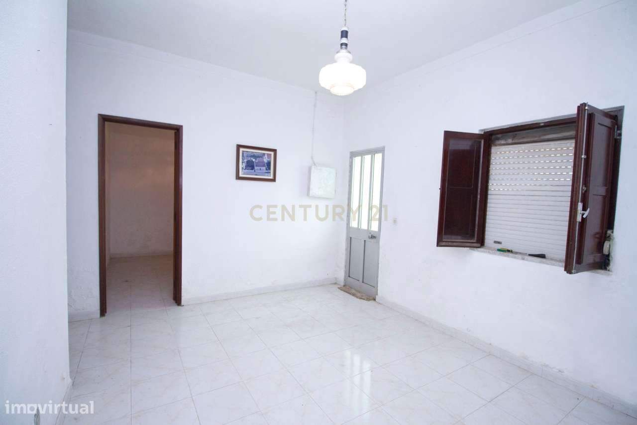Moradia T2 para Remodelação nas Pontes-10