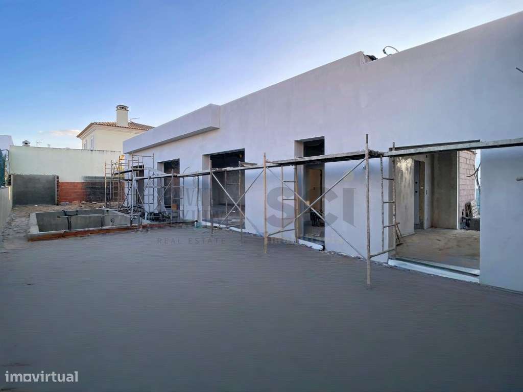Moradia T4 Azeitão Térrea Isolada com Garagem Piscina-2