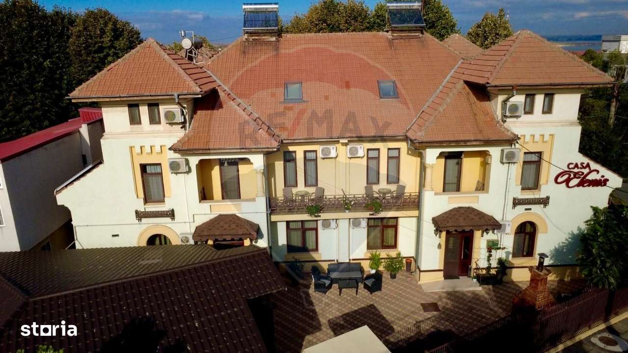 Casa / Pensiune cu 12 camere de vânzare în zona Eforie Sud Constanta - Imagine principală: 1/20