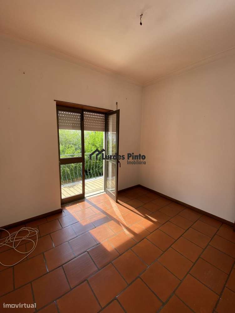 Moradia com óptimo espaço exterior - Grande imagem: 5/29