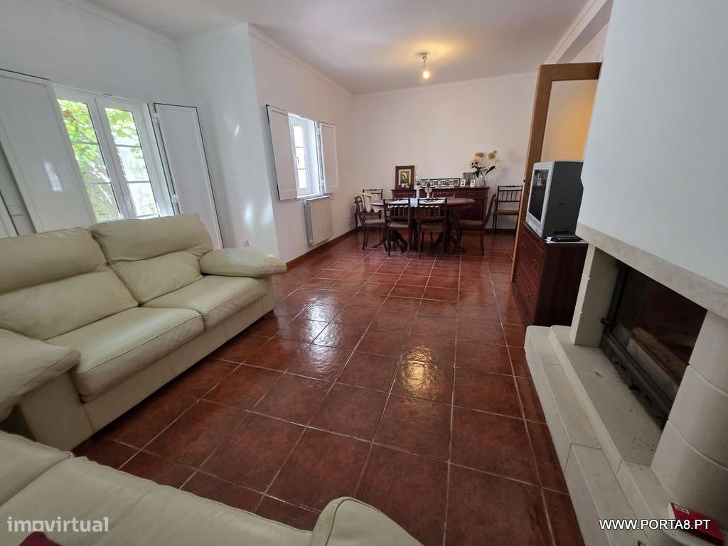 Moradia T3 Independente com Pátio  — Vila Nova, Miranda do Corvo-1