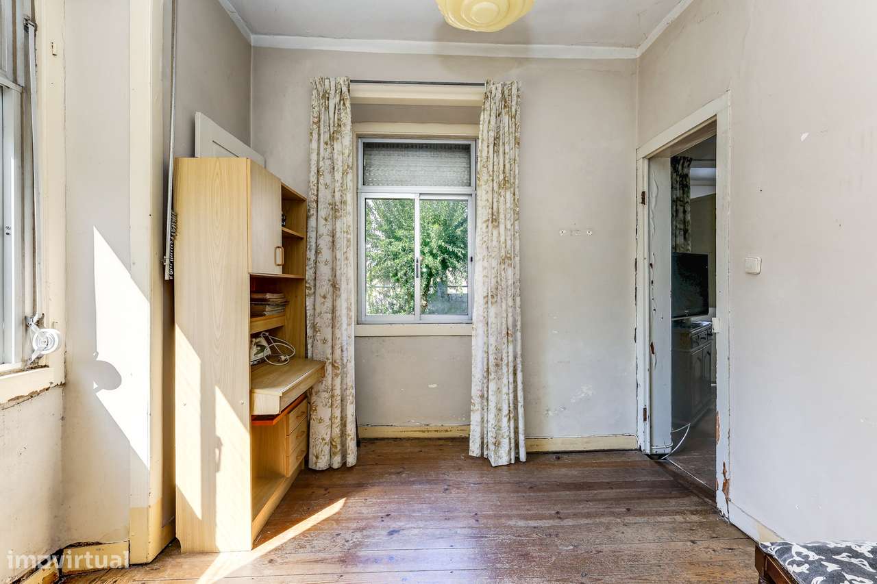 Andar de moradia T3 Para Renovar com Jardim e Localização Privilegiada - Grande imagem: 5/28