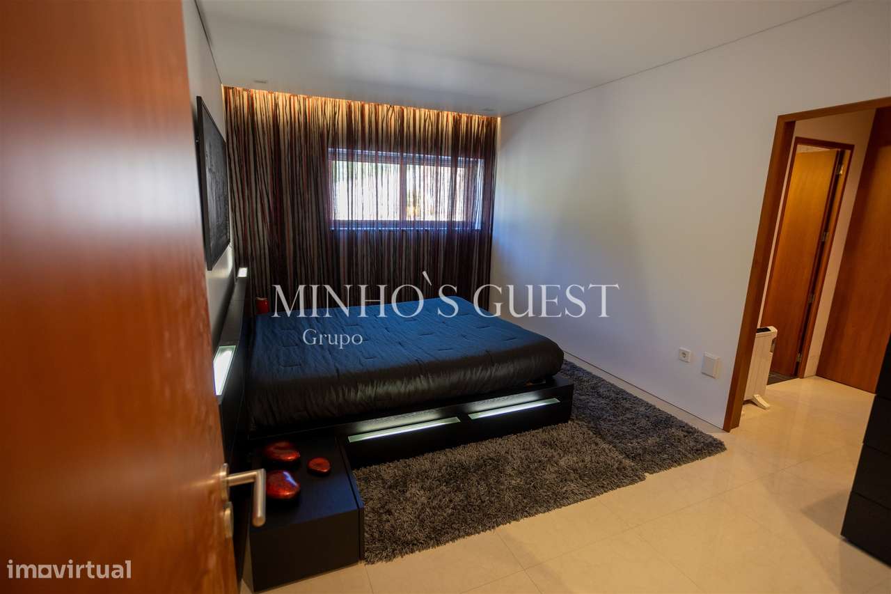 Moradia V4 de Luxo (650m2) Implantada em Terreno de 12500m2 - Souto, G-19