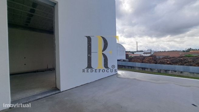 Moradia nova com piscina em Santa Maria de Lamas-10