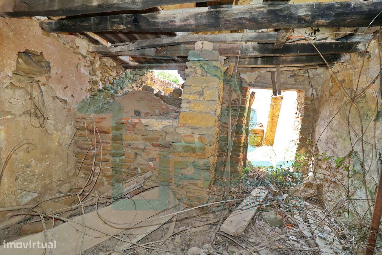 Moradia para recuperar 323 m², dois pisos, 25 minutos de Torres Vedras-16
