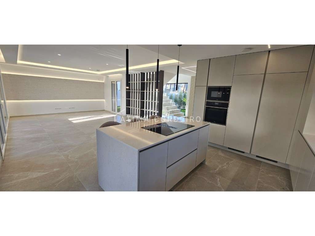 Excelente Moradia T3 Isolada com Piscina e garagem com acabamentos ...-18