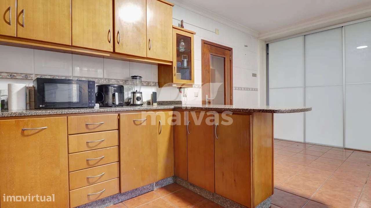 ANDAR MORADIA T3 COM TERRAÇO E GARAGEM PARA TRÊS CARROS-10