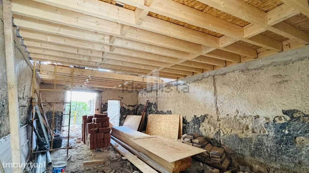 Futura Moradia de Luxo T3 com Jardim e Escritório – Rua de Oliveira Mo-18