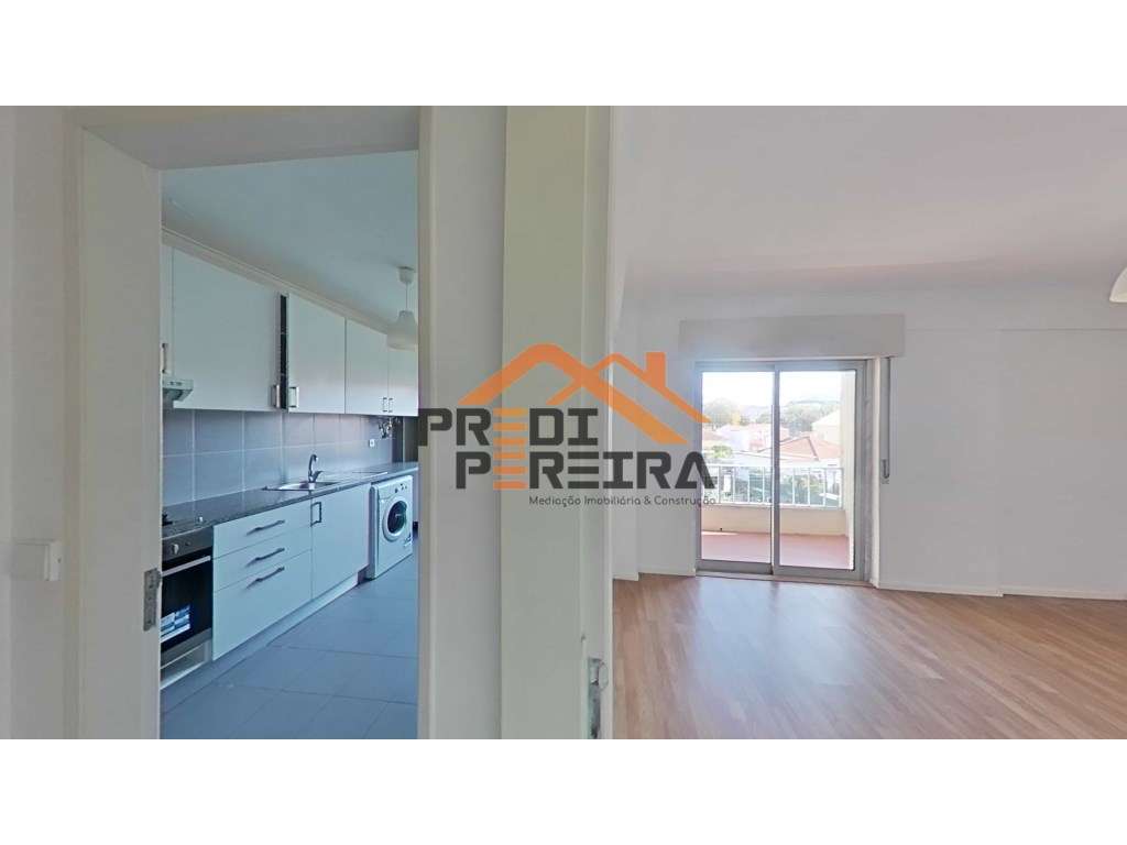 Reservado!
T2 convertido em T3, remodelado ,com varanda, vista des... - Grande imagem: 5/34