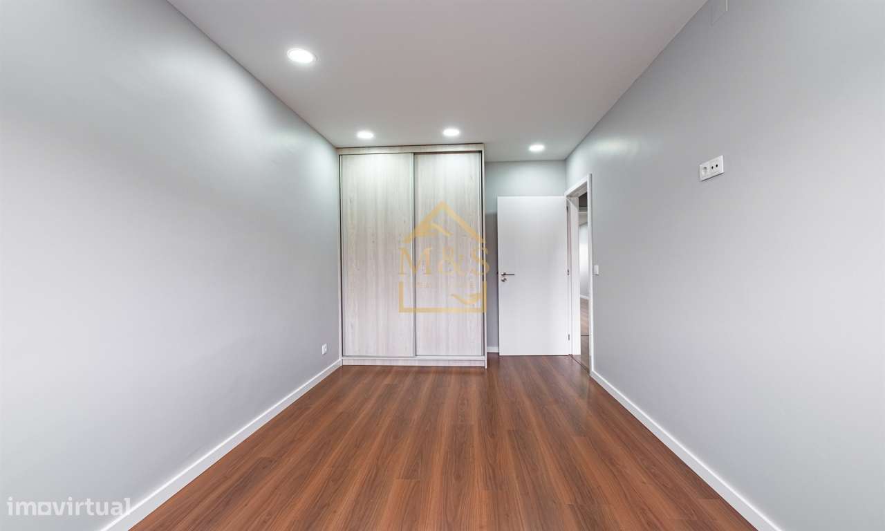 Apartamento T2 Remodelado, Jardim Privativo, Praça Velasquez- Porto-19