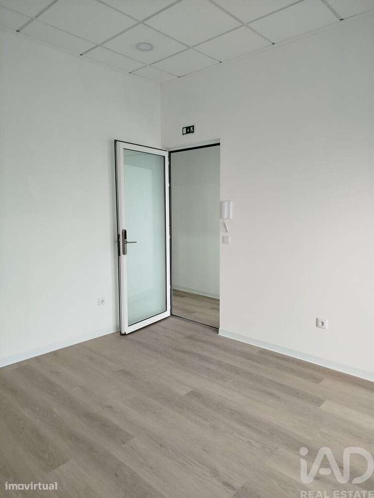 Loja / Estabelecimento Comercial em Mafamude e Vilar do Paraíso de 14, - Grande imagem: 5/6