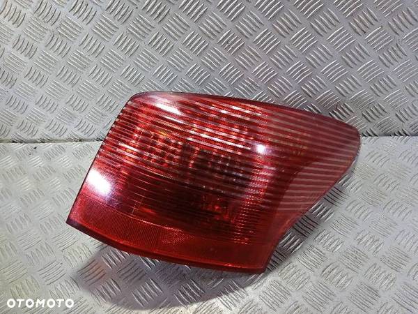 LAMPA PRAWA TYLNA PEUGEOT 407 SW - 1