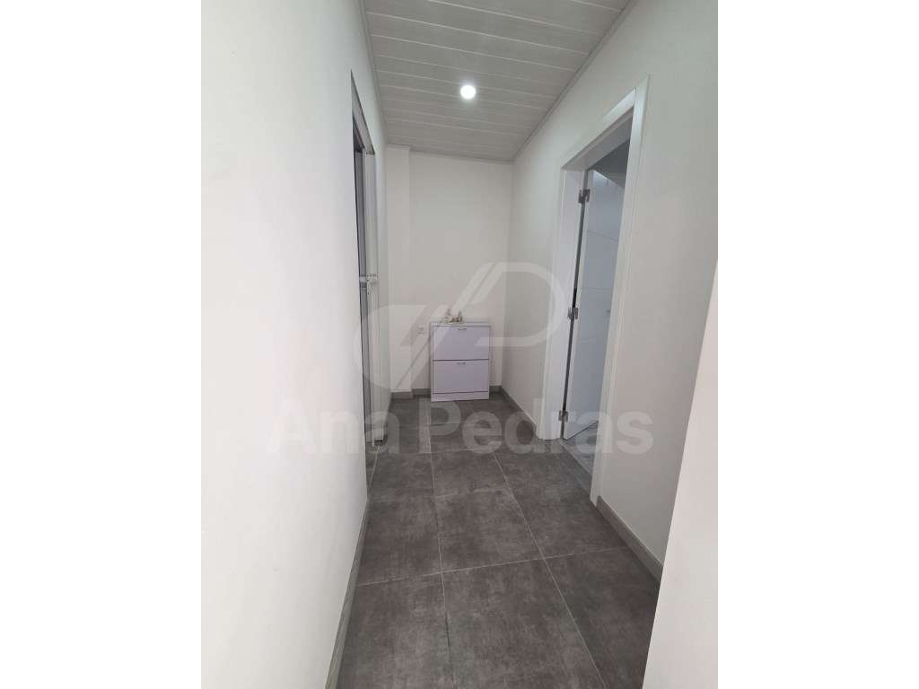 Moradia Bi-Familiar Totalmente Remodelada com Logradouro e Elevado ...-45
